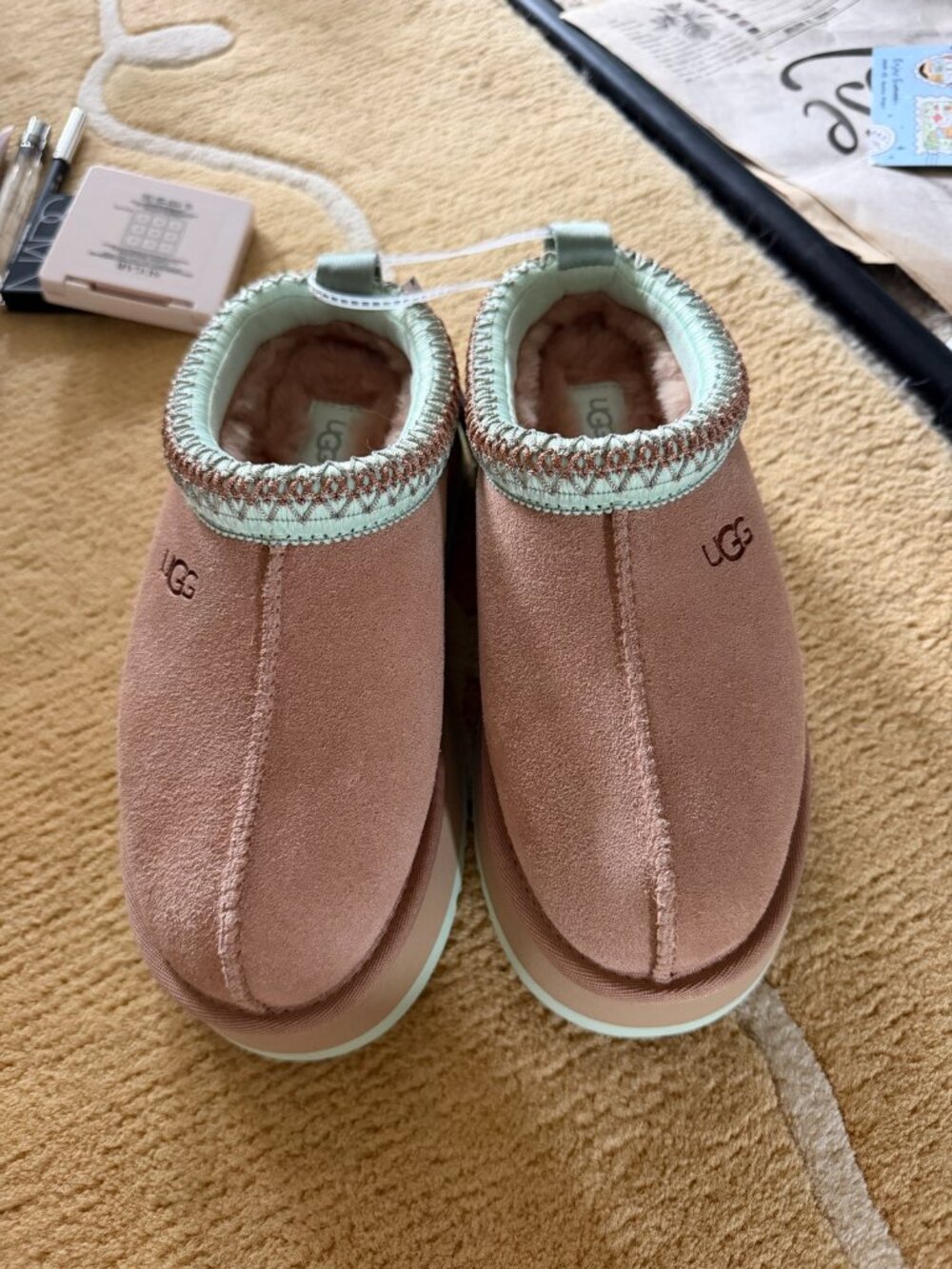 UGG Tazz II Platform Slippers – Brand New with Tags – Mint Green Trim – US 5